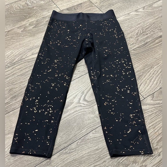 🖤✨ Champion Gold Flecked Black Capri Leggings - Size S ✨🖤 - Picture 1 of 4